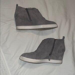 L. Paolo Wedge grey Bootie - Size 9.5